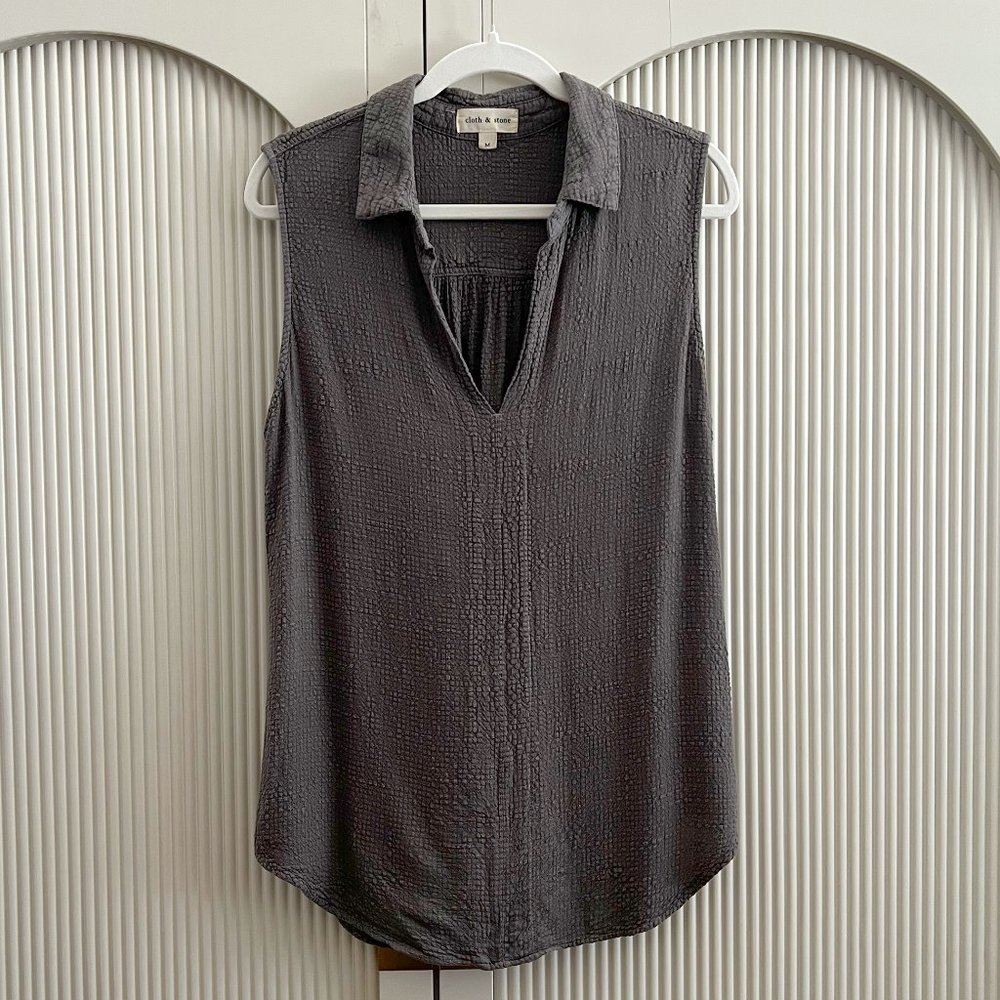 Cloth & Stone Collard Sleeveless Top